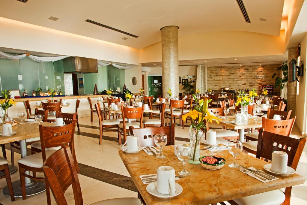 Restaurace v ubytování Artisan Playa Esmeralda Family Beach Hotel