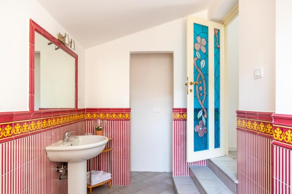 a bathroom with a sink and a mirror at Casa Rubini in Teramo