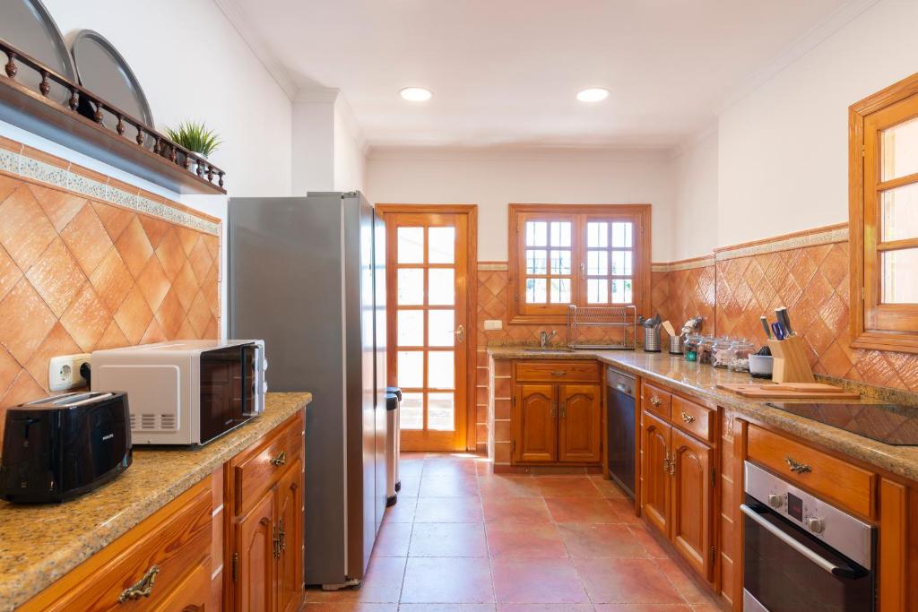 Kuchyň nebo kuchyňský kout v ubytování Villa Giovanni - Marbella Center - Heated Pool