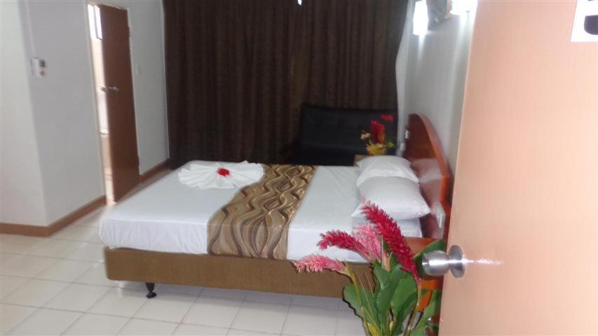 Postel nebo postele na pokoji v ubytování Nadi Downtown Hotel