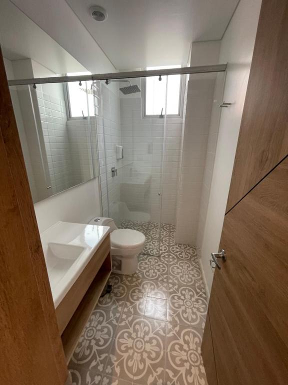 Koupelna v ubytování EM Hotel Corferias Embajada Americana