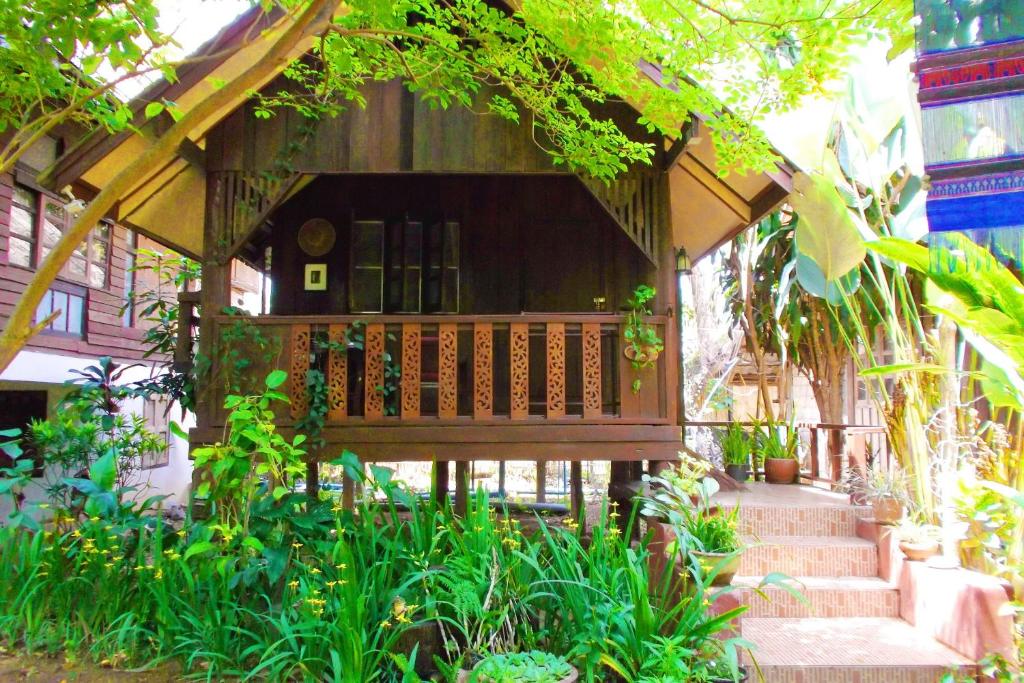 Zahrada ubytování Baantawan Guesthouse Pai