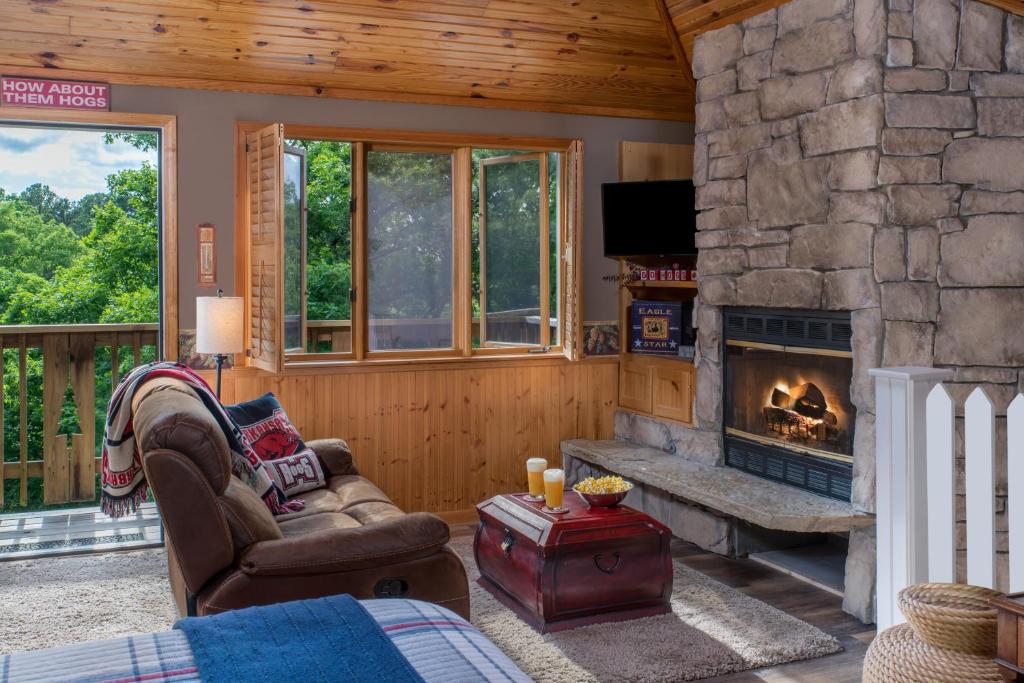 TV a/nebo společenská místnost v ubytování Eureka Sunset Cabins