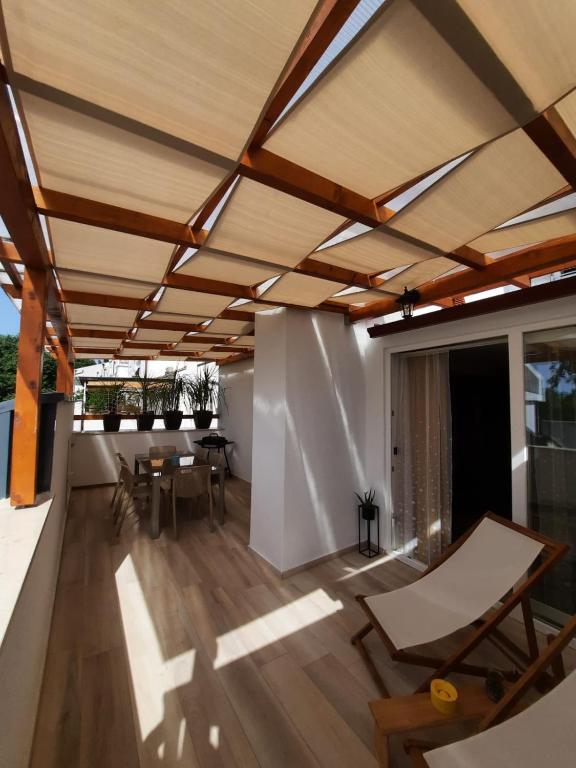 Posedenie v ubytovaní Njivice, otok Krk, apartman Dora
