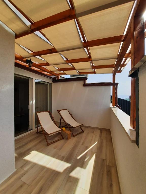 Televízia a/alebo spoločenská miestnosť v ubytovaní Njivice, otok Krk, apartman Dora