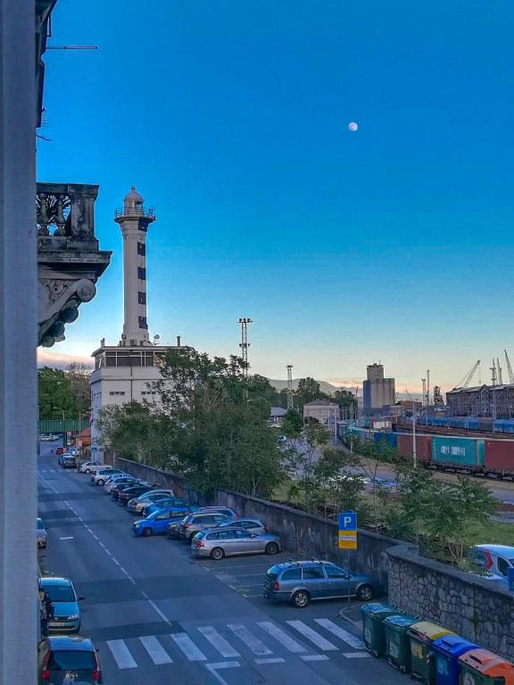 Nespecifikovaný výhled na destinaci Rijeka nebo výhled na město při pohledu z apartmánu