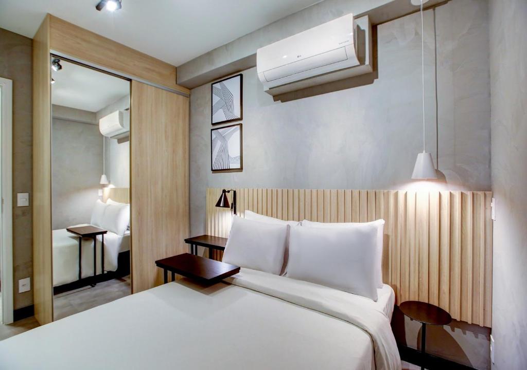 Кровать или кровати в номере Roomo Vila Mariana Residencial Ejoy