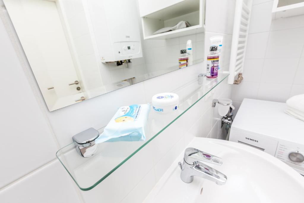 Simtown Suite Apartments - 1