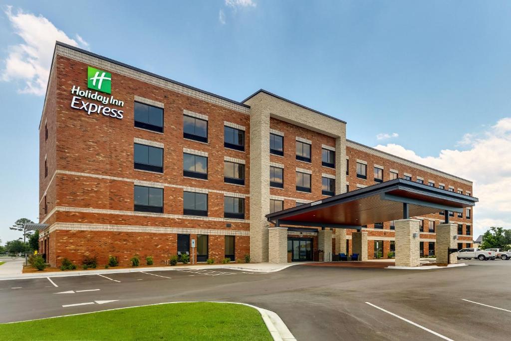 an office building with a hospitaleyes sign on the front at Holiday Inn Express - Wilmington - Porters Neck, an IHG Hotel in Wilmington