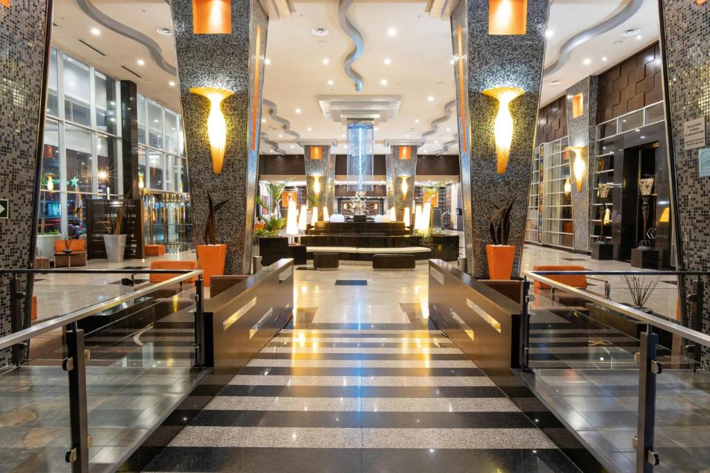 a view of the lobby of a shopping mall at Riu Plaza Panamá in Panama City
