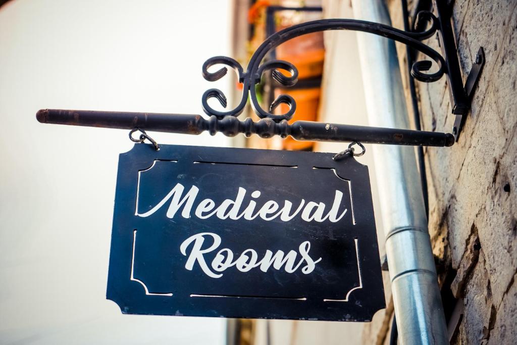 Certifikát, hodnocení, plakát nebo jiný dokument vystavený v ubytování Medieval Rooms