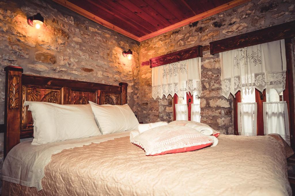 Postel nebo postele na pokoji v ubytování Medieval Rooms