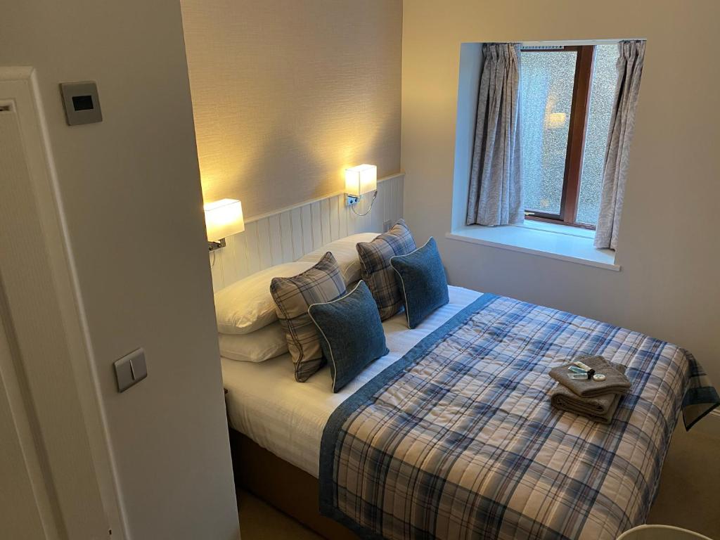 Adrian's Guest House - Deluxe Double Or Twin Room