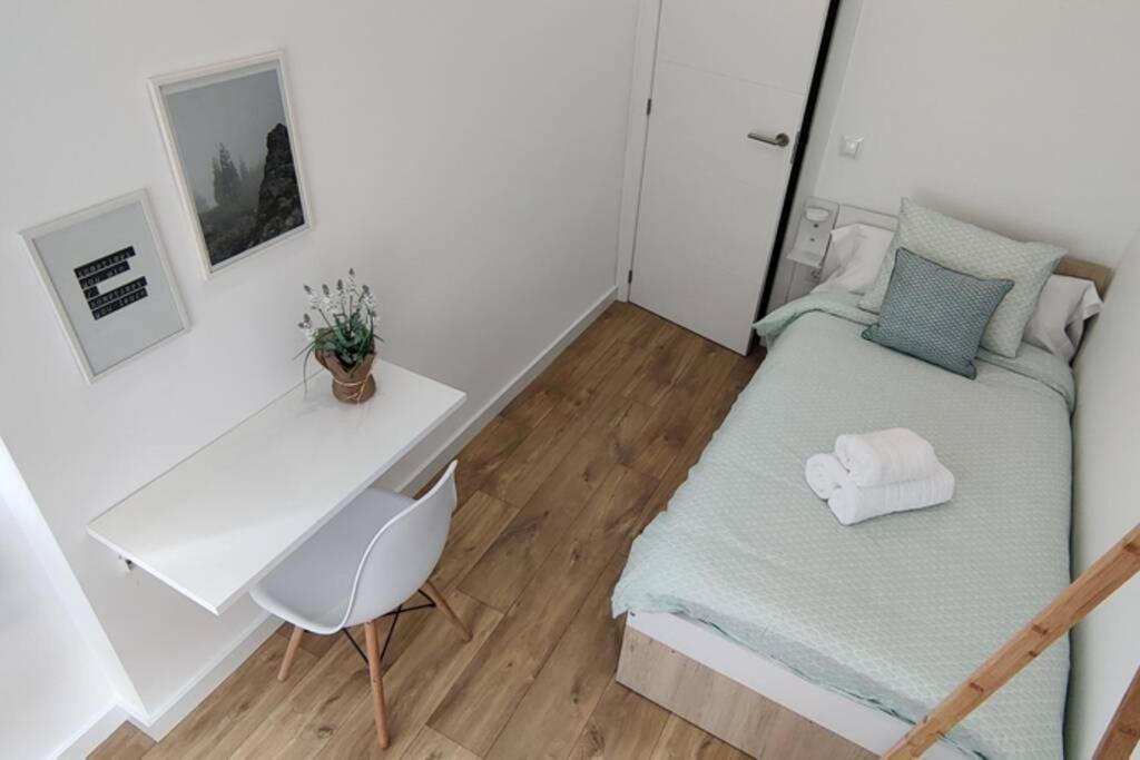 Postel nebo postele na pokoji v ubytování Xátiva Home, Loft Center