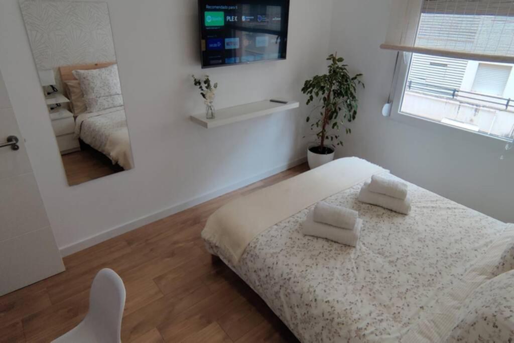 Postel nebo postele na pokoji v ubytování Xátiva Home, Loft Center
