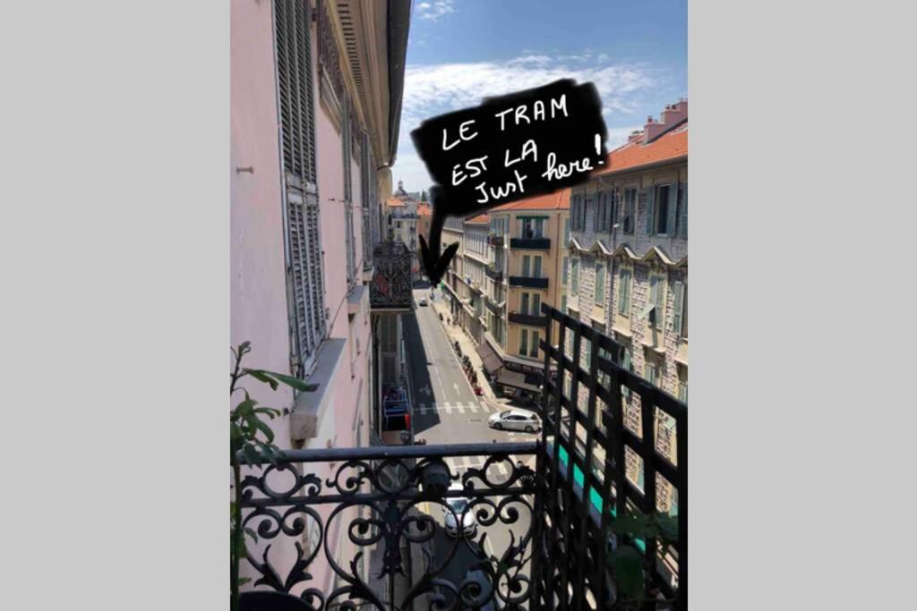 a balcony with a sign that reads us train is a tiny house at Appartement 3 pièces ultra centre nice-ville in Nice