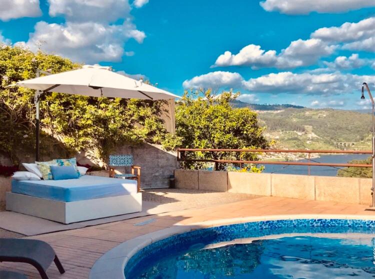 Bazén v ubytování Pedacinho de Mundo Douro nebo v jeho okolí
