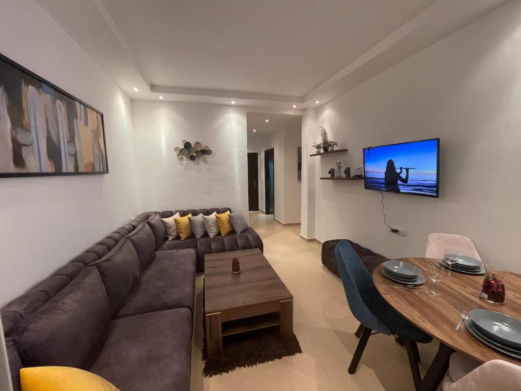TV a/nebo společenská místnost v ubytování APPARTEMENT KARIAT CABO