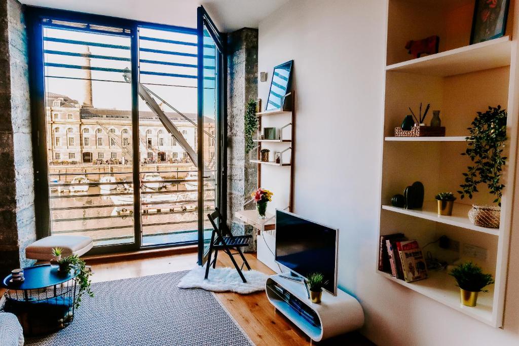 Royal William Yard Apartments - Three-Bedroom Apartment With Marina View