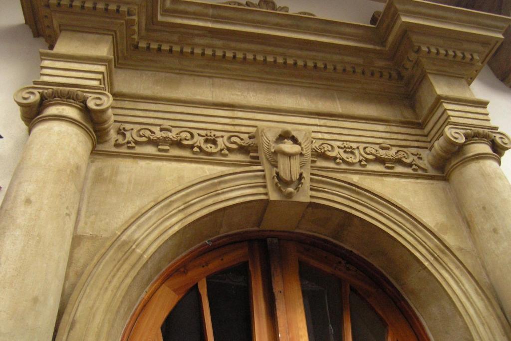 رزرو هتل و هاستل، زیبایی آپارتمان کراکوف, آژانس هواپیمایی آسمان سپید