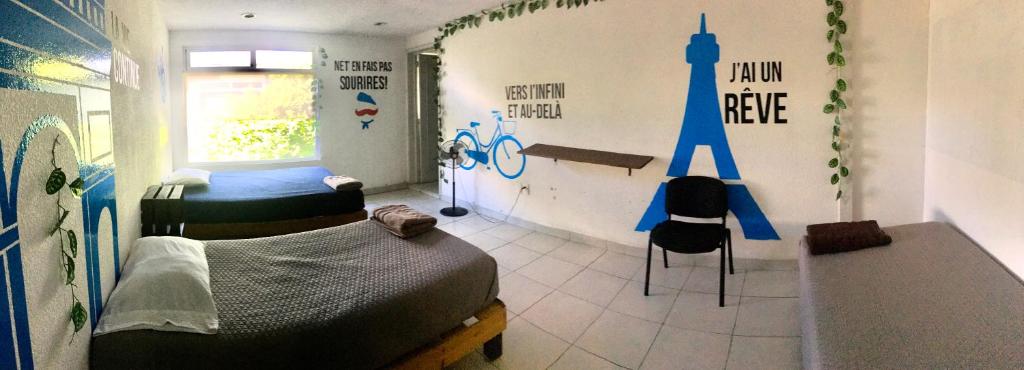Postel nebo postele na pokoji v ubytování Casa Internacional Querétaro