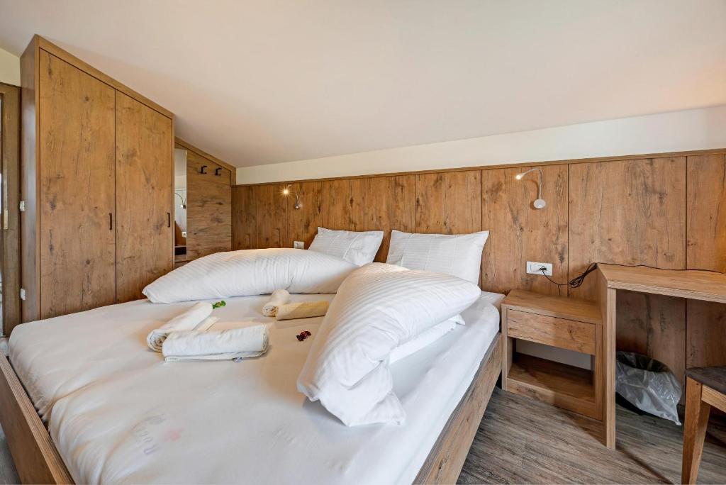 Postel nebo postele na pokoji v ubytování Residence Condor Apt Gitschberg