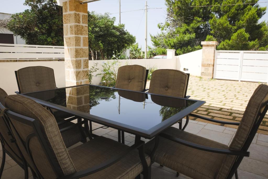 Patio lub wspólna przestrzeń na świeżym powietrzu w obiekcie Villetta Giorgia Torre Suda