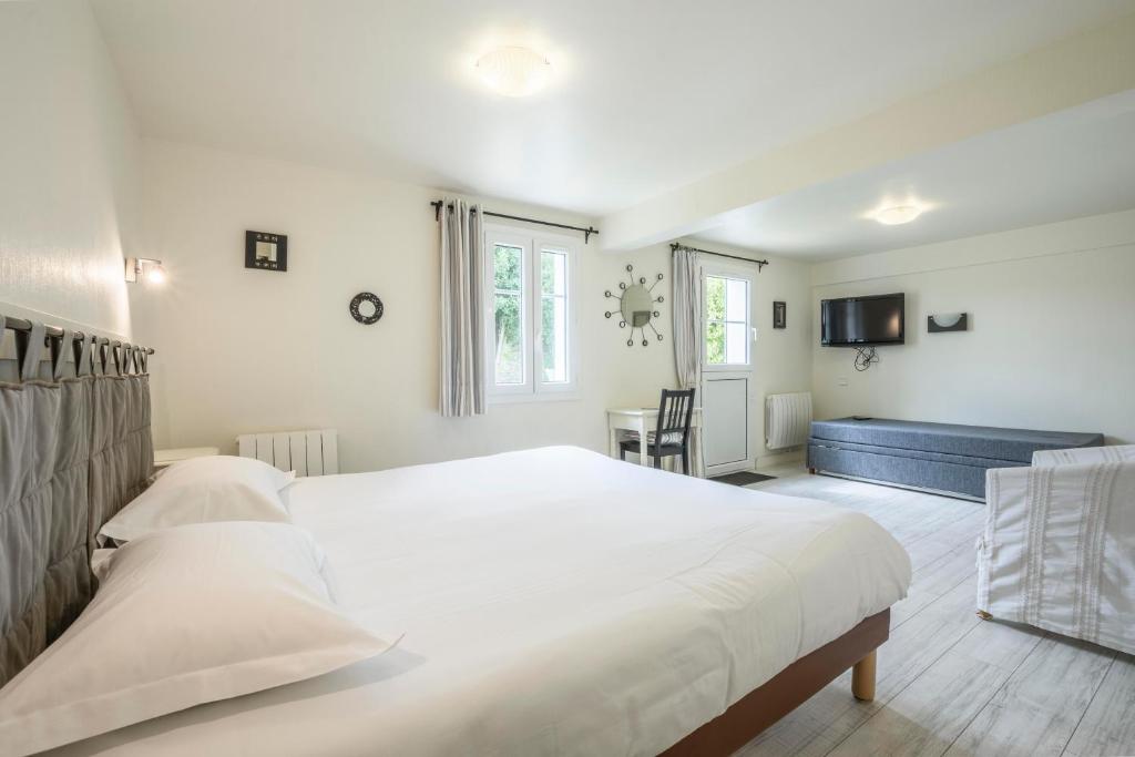 Postel nebo postele na pokoji v ubytování Hotel Le Clos Fleuri