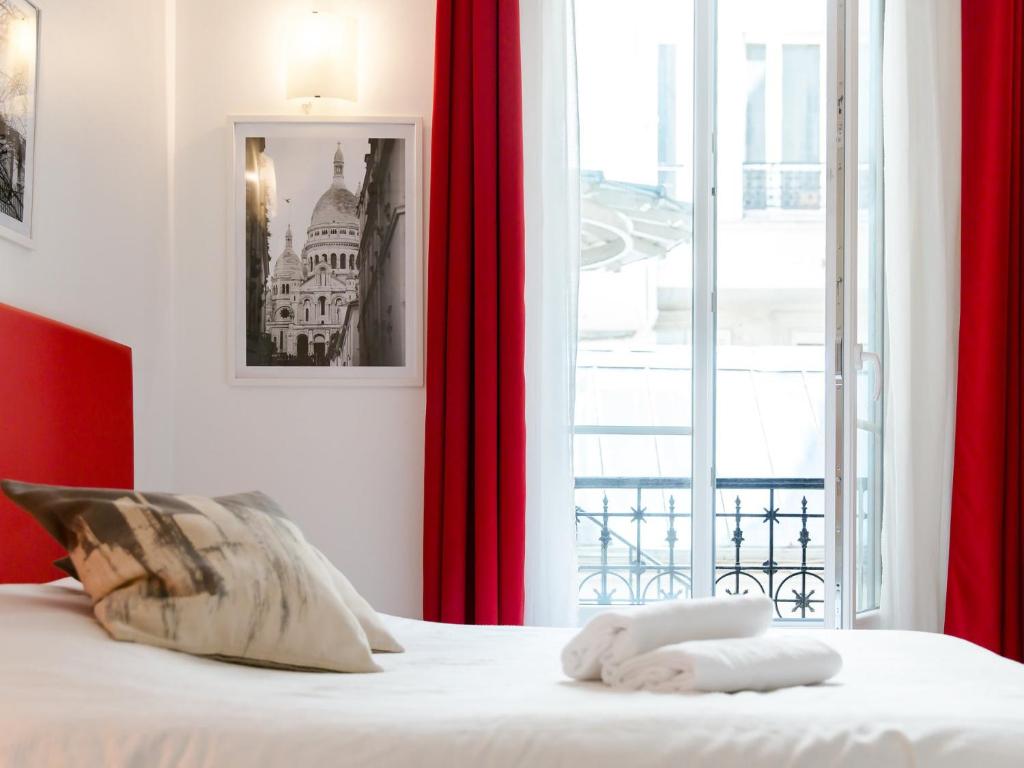 Ein Bett oder Betten in einem Zimmer der Unterkunft Montmartre Apartments Dalida