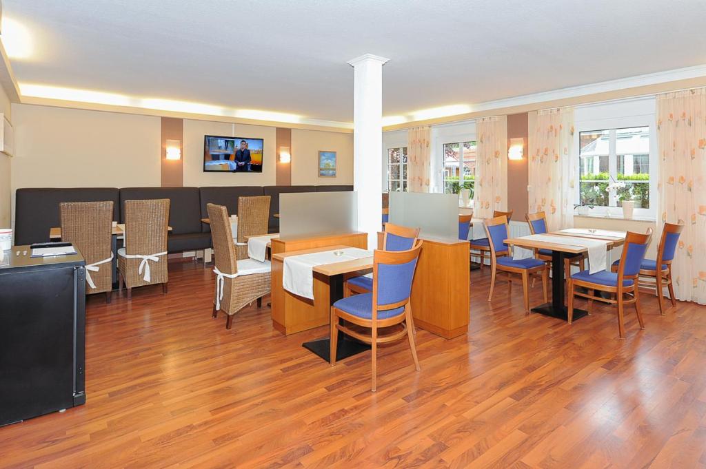 TV a/nebo společenská místnost v ubytování Hotel Garni Benser Watt