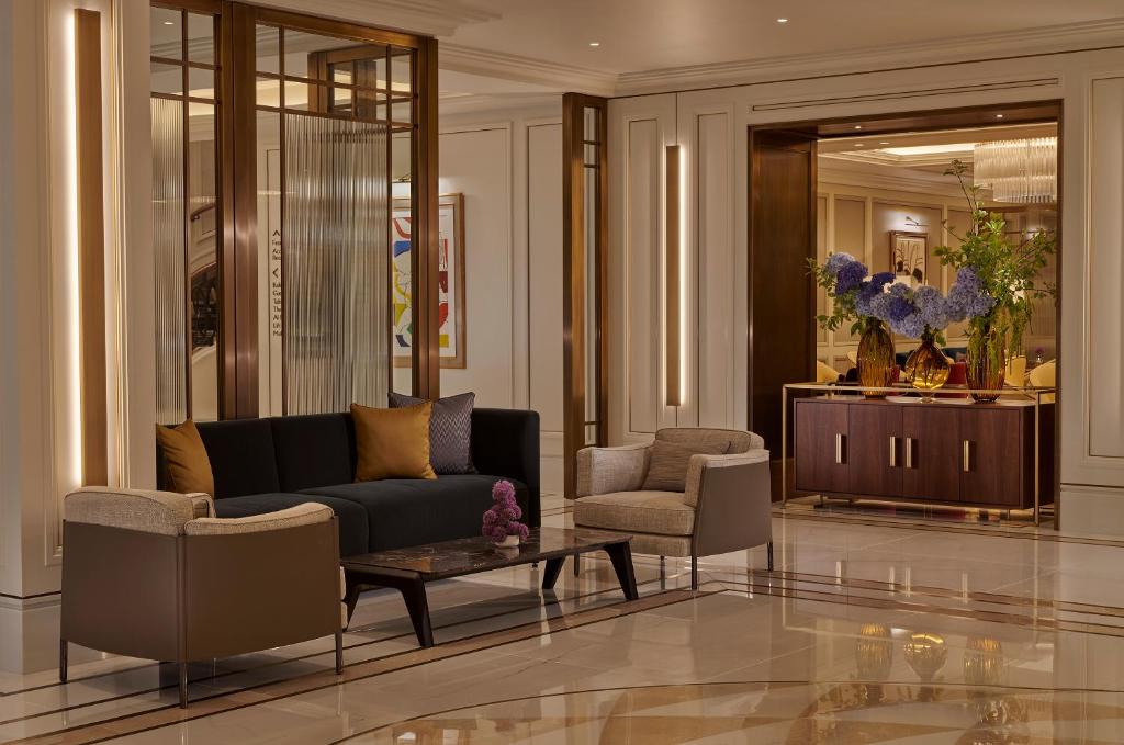 Posezení v ubytování Jumeirah Carlton Tower London