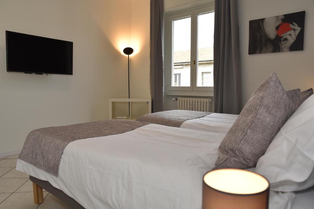 Postel nebo postele na pokoji v ubytování Rho Fiera Flat