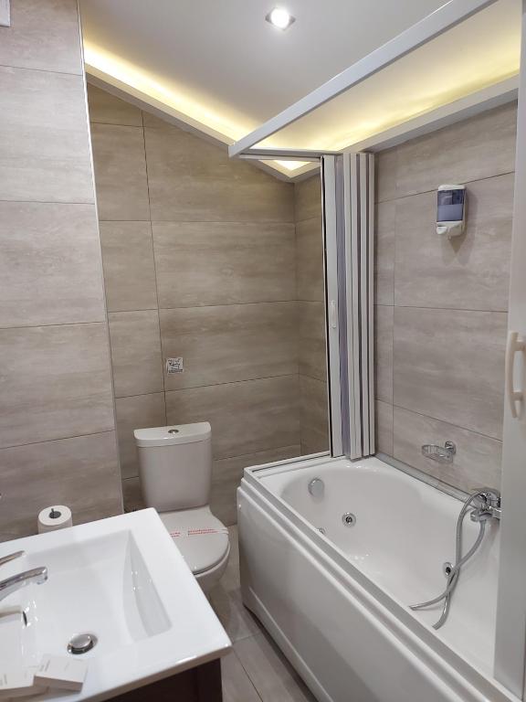 Perinthos Hotel - Attic Family Room