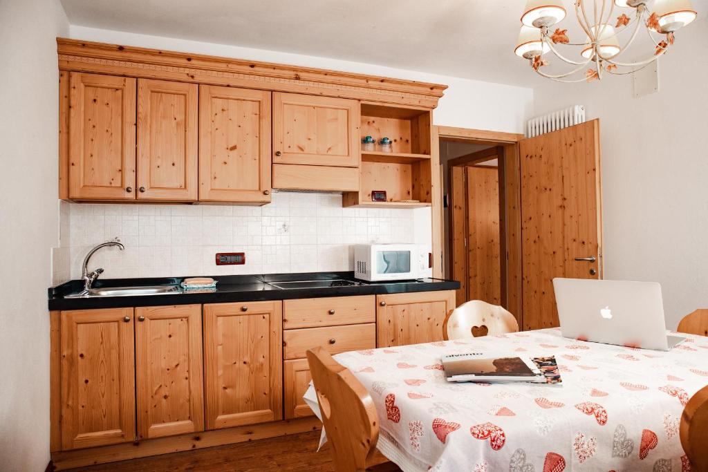 Kuchyň nebo kuchyňský kout v ubytování Residence La Moretina