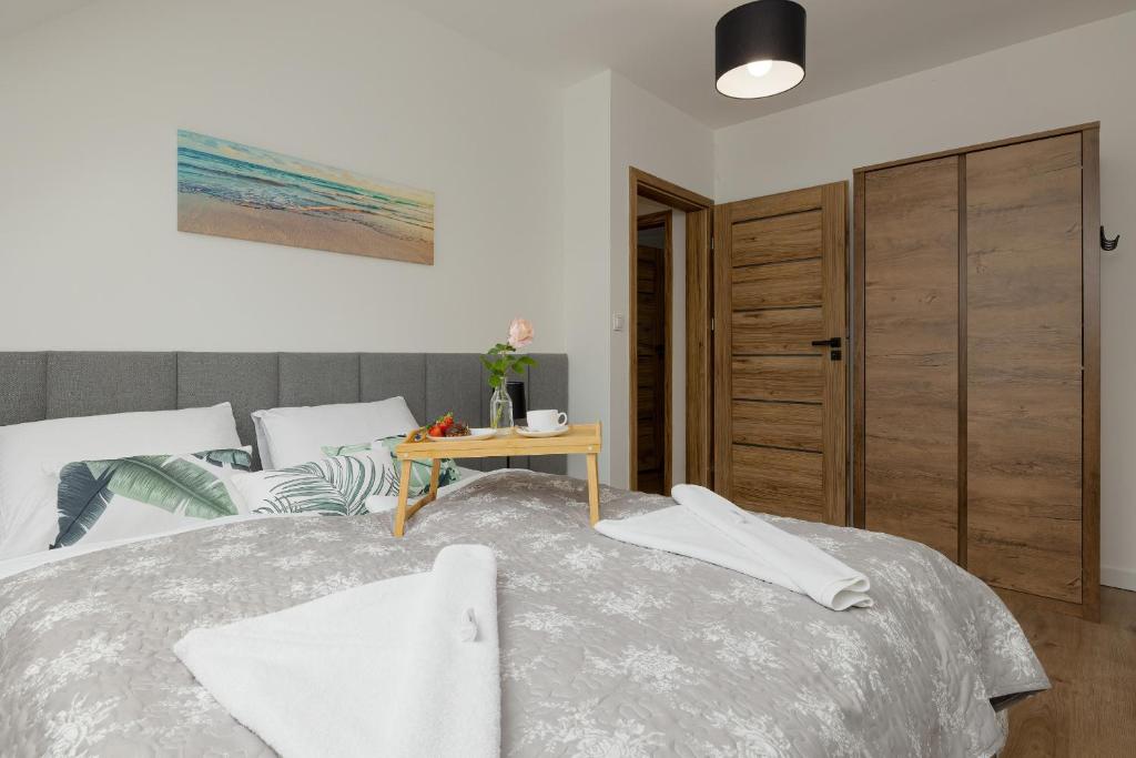 Posteľ alebo postele v izbe v ubytovaní Apartamenty Zielona 11 by Noclegi Renters