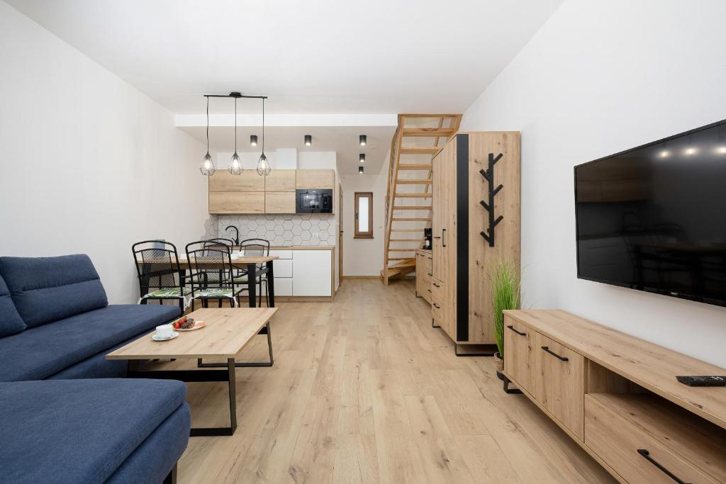 Televízia a/alebo spoločenská miestnosť v ubytovaní Apartamenty Zielona 11 by Noclegi Renters