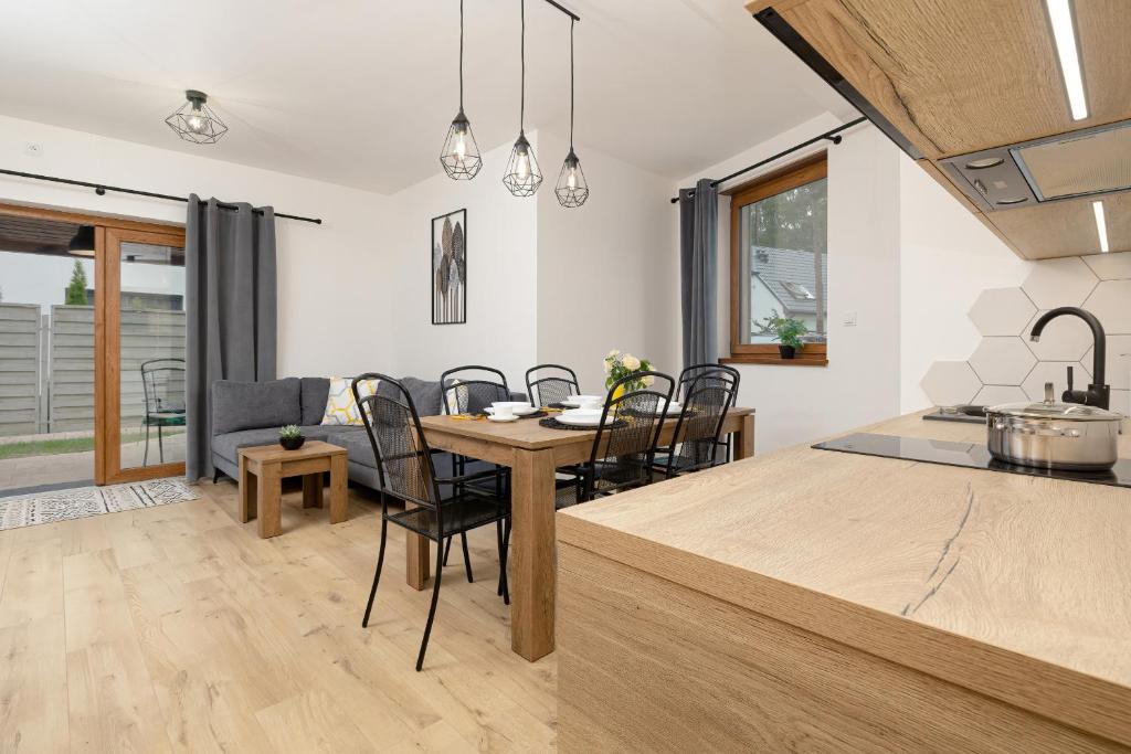 Kuchyňa alebo kuchynka v ubytovaní Apartamenty Zielona 11 by Noclegi Renters