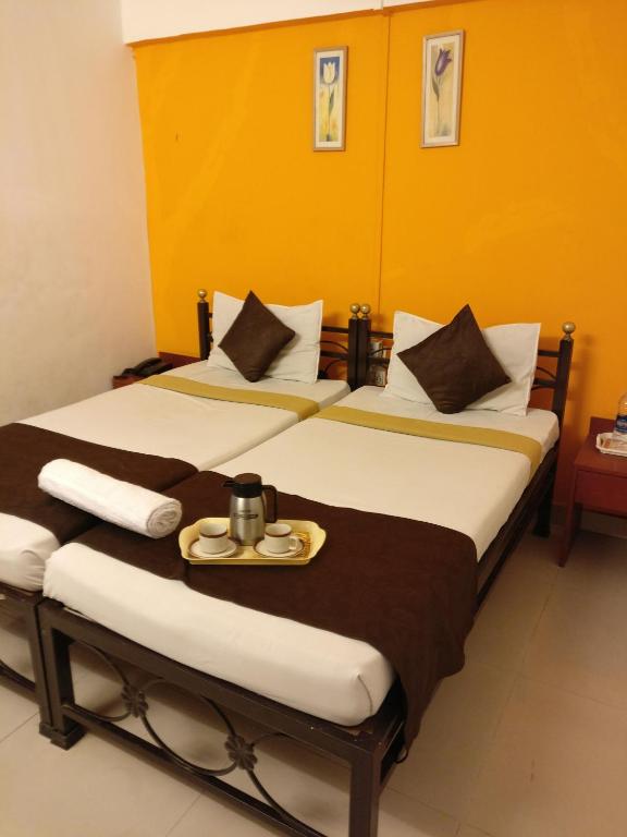 Postel nebo postele na pokoji v ubytování HMR Hotels - Hotel HMR Royal Inn