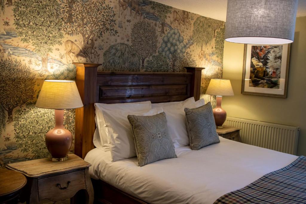 The Green Dragon - Deluxe King Room