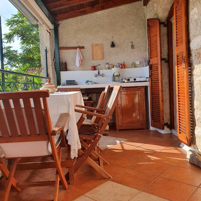 Η κουζίνα ή μικρή κουζίνα στο Grandpa's home