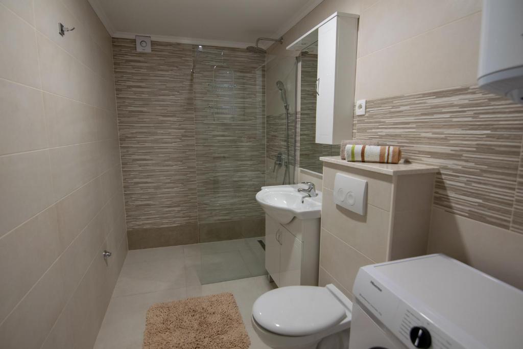 Koupelna v ubytování Apartmani Ante 2