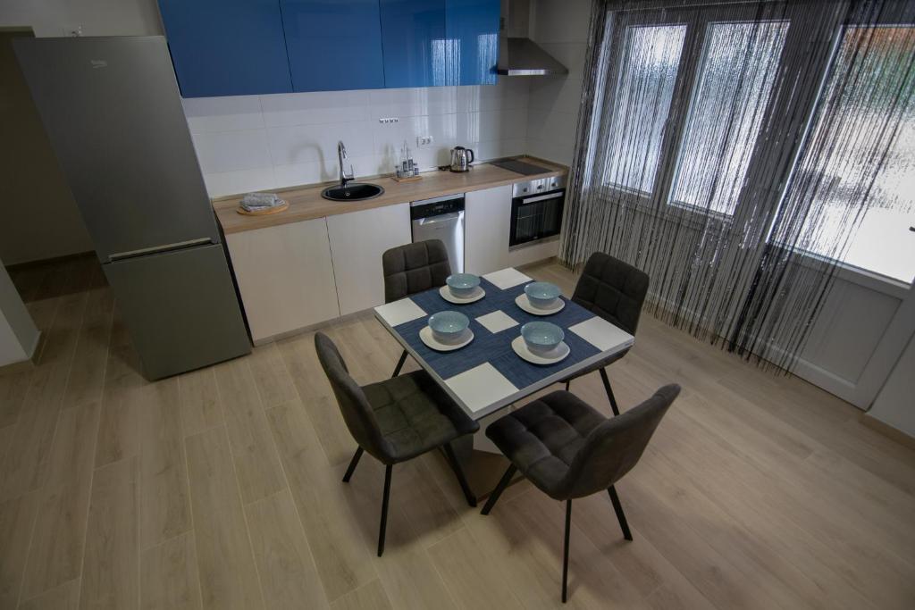 Kuchyň nebo kuchyňský kout v ubytování Apartmani Ante 2