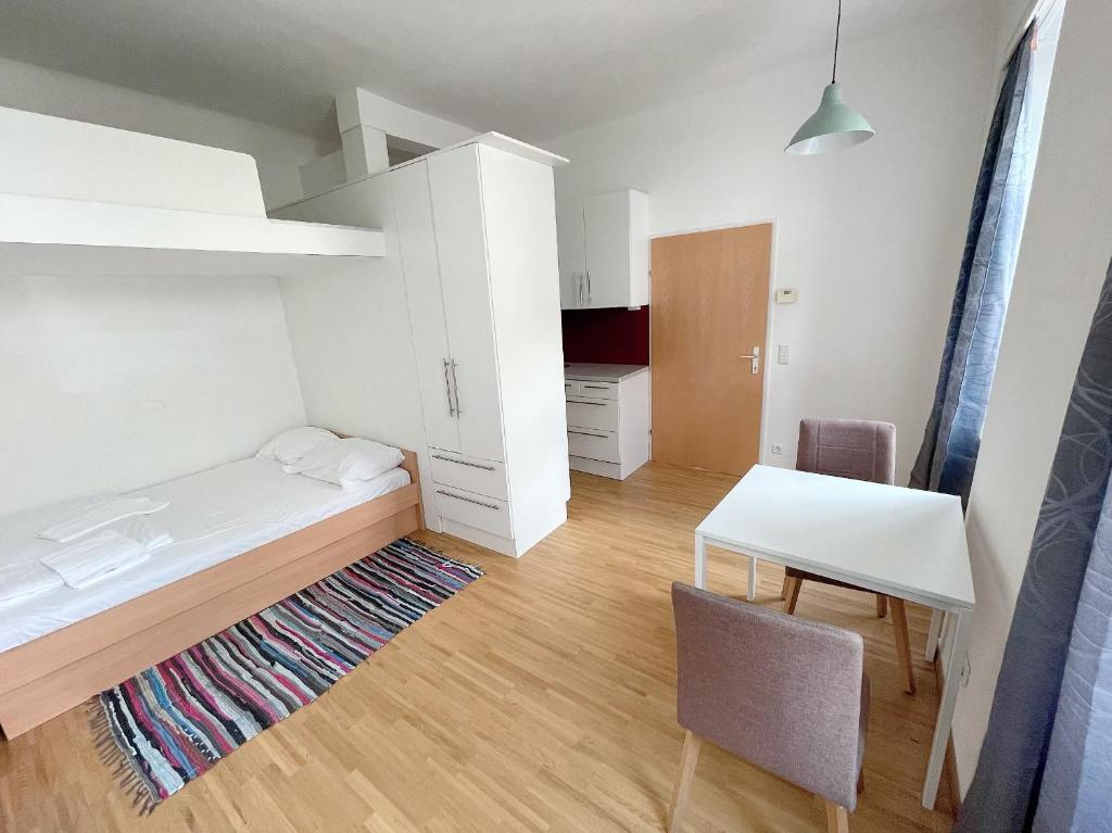 Posteľ alebo postele v izbe v ubytovaní Metro Apartments Vienna