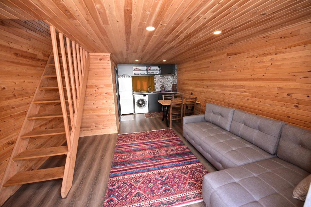 Posezení v ubytování İRBEÇ APART & BUNGALOW