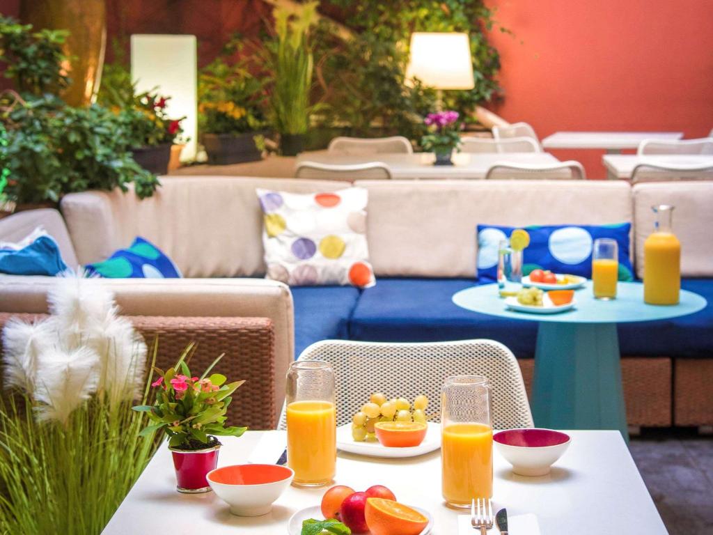 ห้องอาหารหรือที่รับประทานอาหารของ Novotel Suites Cannes Centre