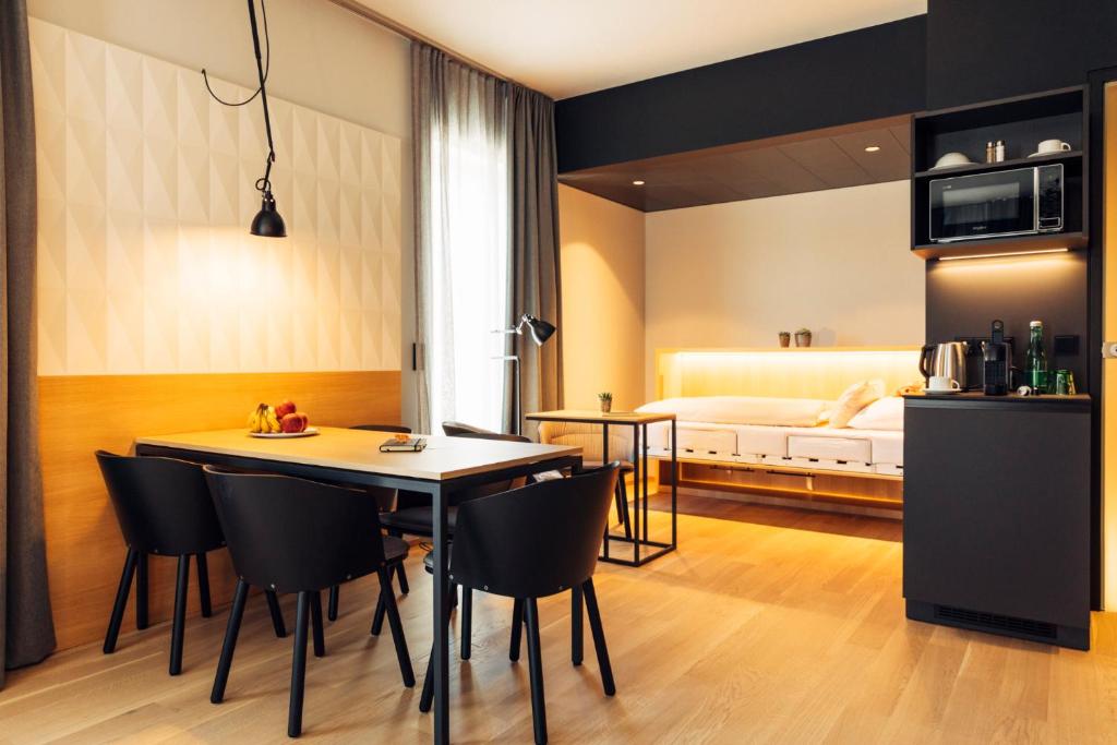 Köök või kööginurk majutusasutuses harry's home Steyr hotel & apartments