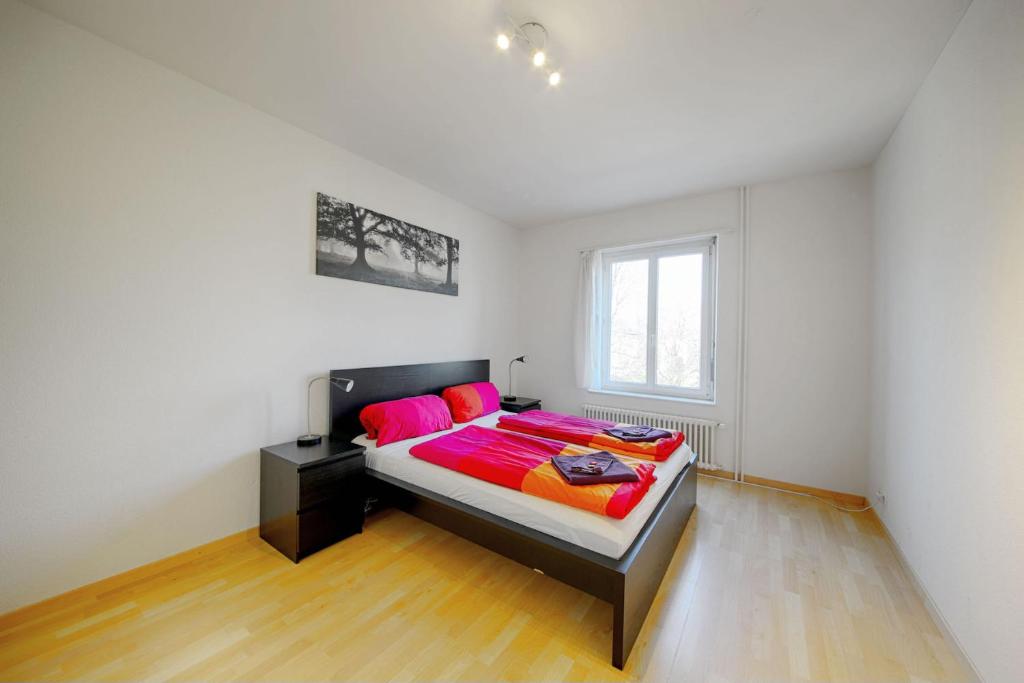 Säng eller sängar i ett rum på HITrental Stauffacher Apartments