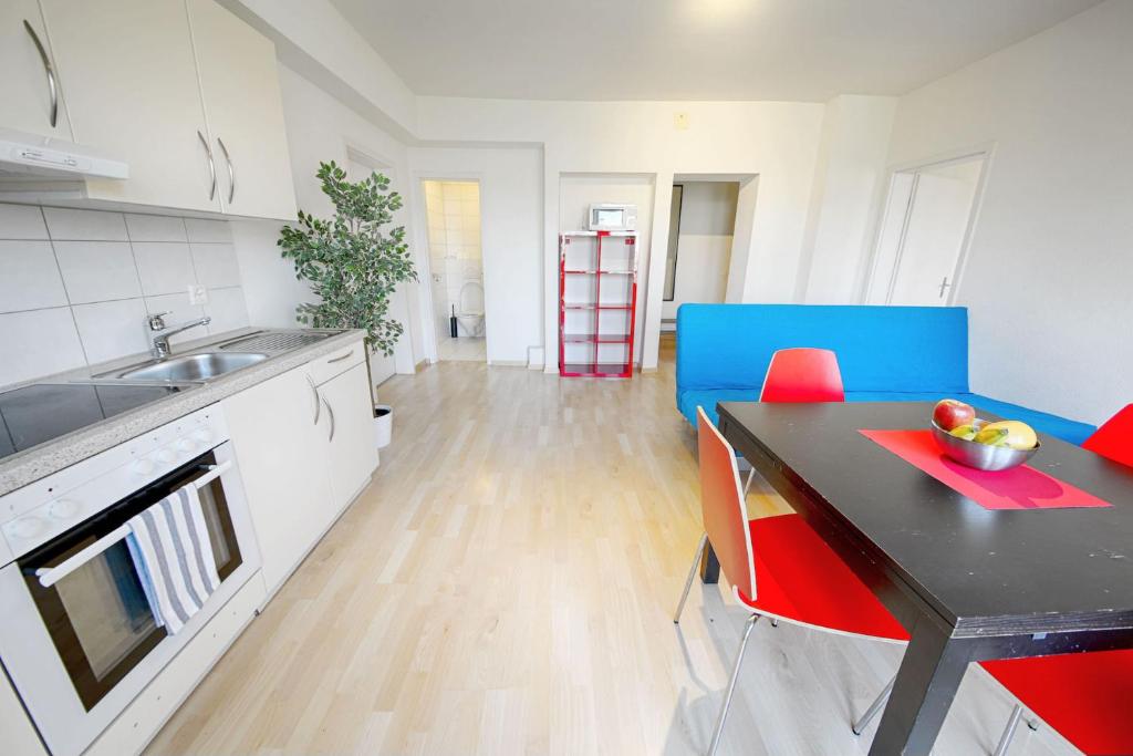 HITrental Stauffacher Apartments - Two Bedroom Apartment With Balcony B