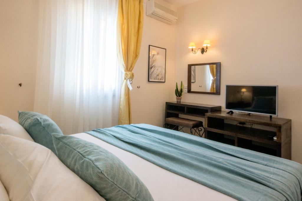 TV a/nebo společenská místnost v ubytování Aegean Villas
