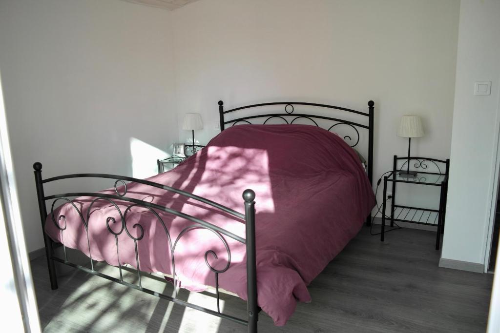 Un ou plusieurs lits dans un h&eacute;bergement de l&#39;&eacute;tablissement Charmante maison &agrave; 500 m du Remblais de Notre-Dame-de-Monts
